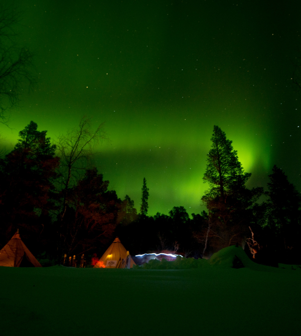 Hyr till ditt äventyr. Tentipi tältkåta här på ett äventyr i Sarek. Topptur i 4 dagar och övernattning i tält framför en vedeldad kamin.